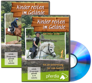 Kinder reiten im Gelände